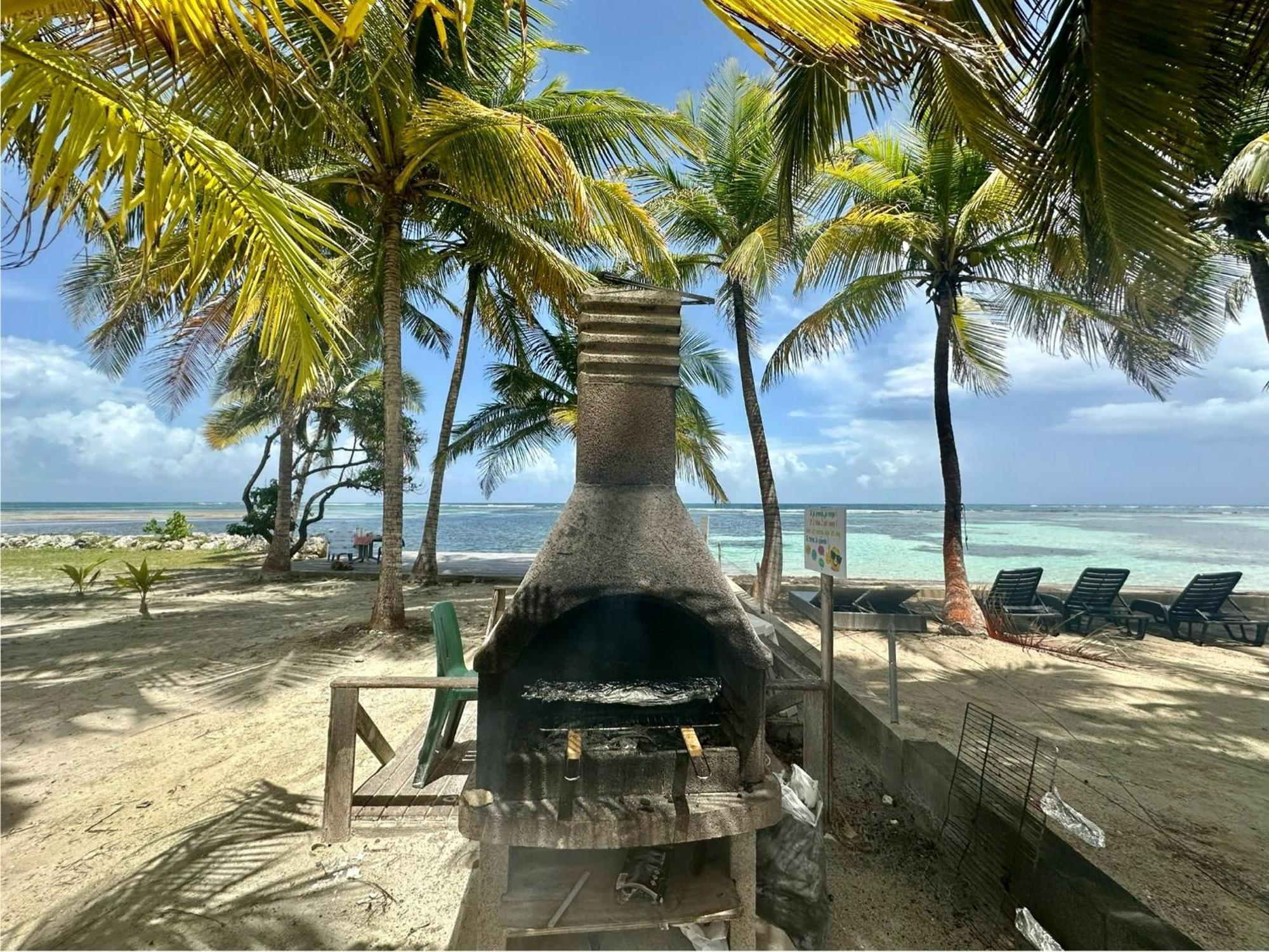 Unique : Pieds Dans L'Eau Face Au Lagon Sainte-Anne (Grande-Terre) Exterior foto