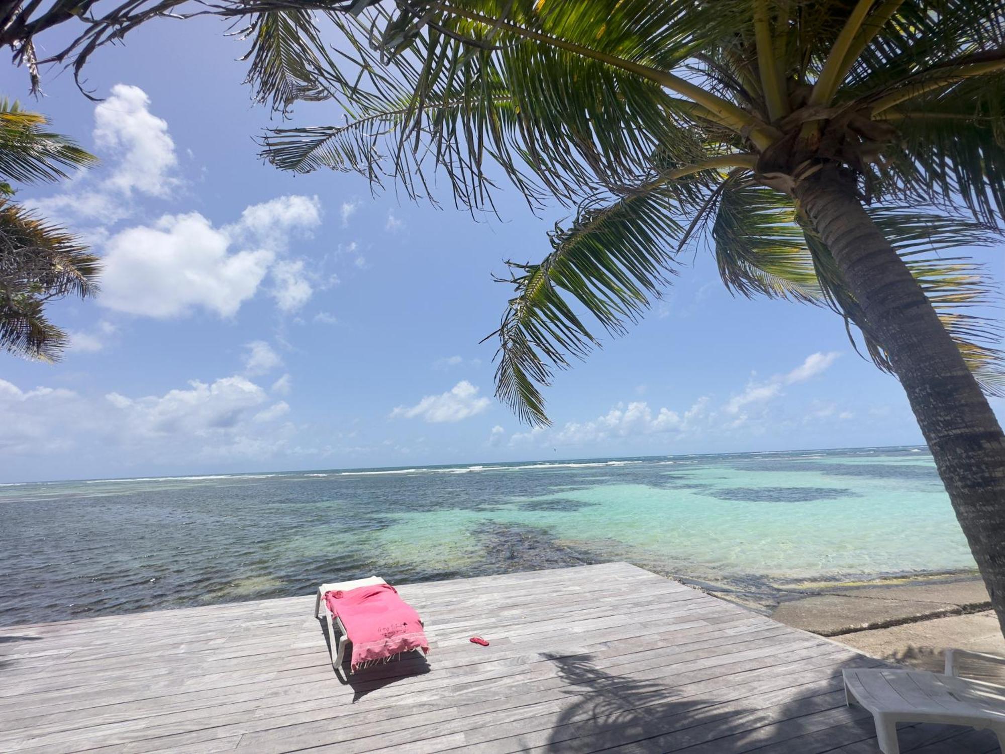 Unique : Pieds Dans L'Eau Face Au Lagon Sainte-Anne (Grande-Terre) Exterior foto